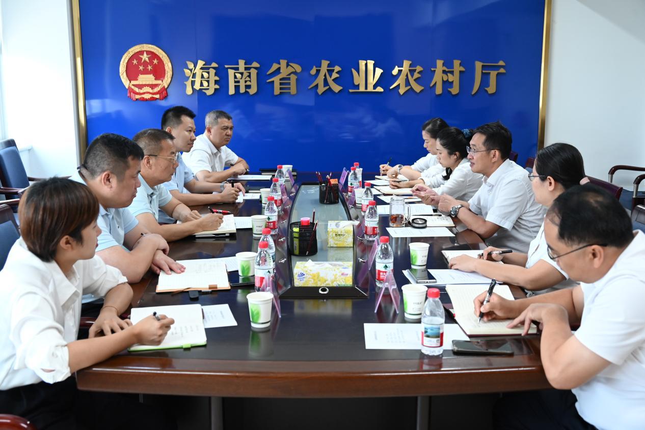 周俊与海南物流集团党委书记、董事长刘海荣一行开展座谈——深化农物协同畅通流通链条