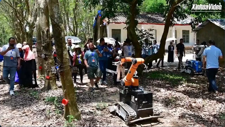 Chinese rubber-tapping robots draw interest from agricultural experts