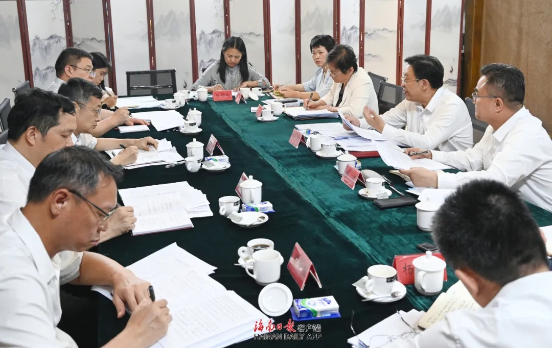 冯飞赴万宁调研：以“严实效”标准推动学习教育走深走实，以奋进之姿拼项目拼经济拼发展